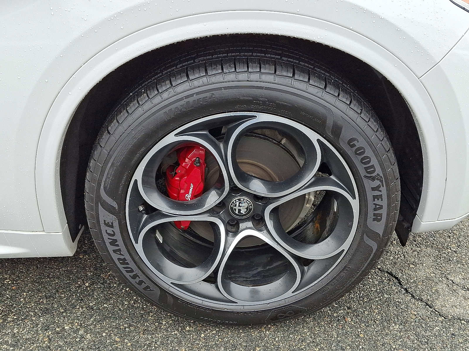 Used 2022 Alfa Romeo Stelvio Veloce image 9