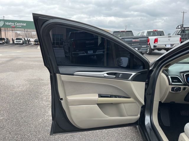Used 2019 Ford Fusion SE image 30