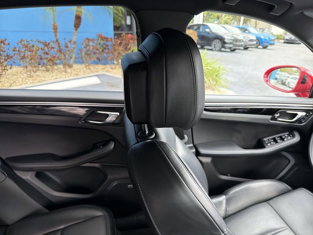 Used 2022 Porsche Macan w/ Premium Package Plus image 14