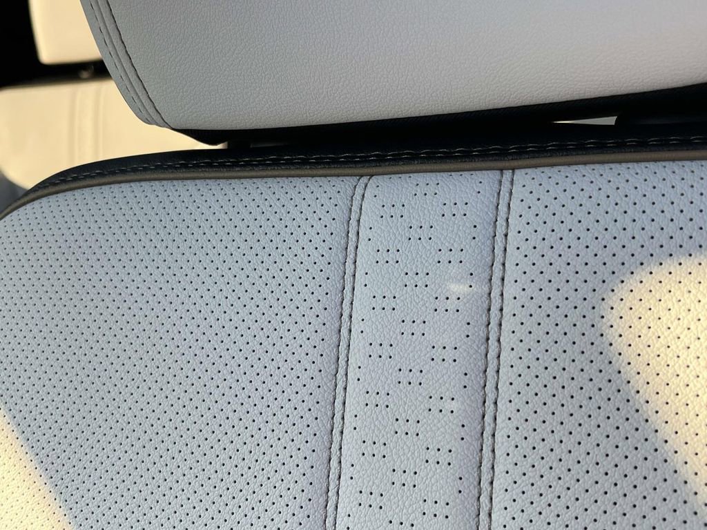 New 2026 Chevrolet Traverse High Country w/ LPO, Floor Liner Package image 22