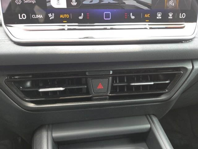Used 2026 Volkswagen Tiguan SE AWD/4WD image 18