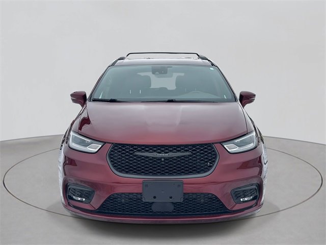 Used 2021 Chrysler Pacifica Touring-L w/ Uconnect Theater Family Group video 2