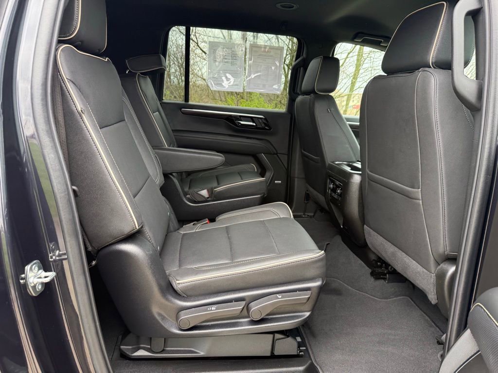 Used 2025 Chevrolet Suburban Premier image 18