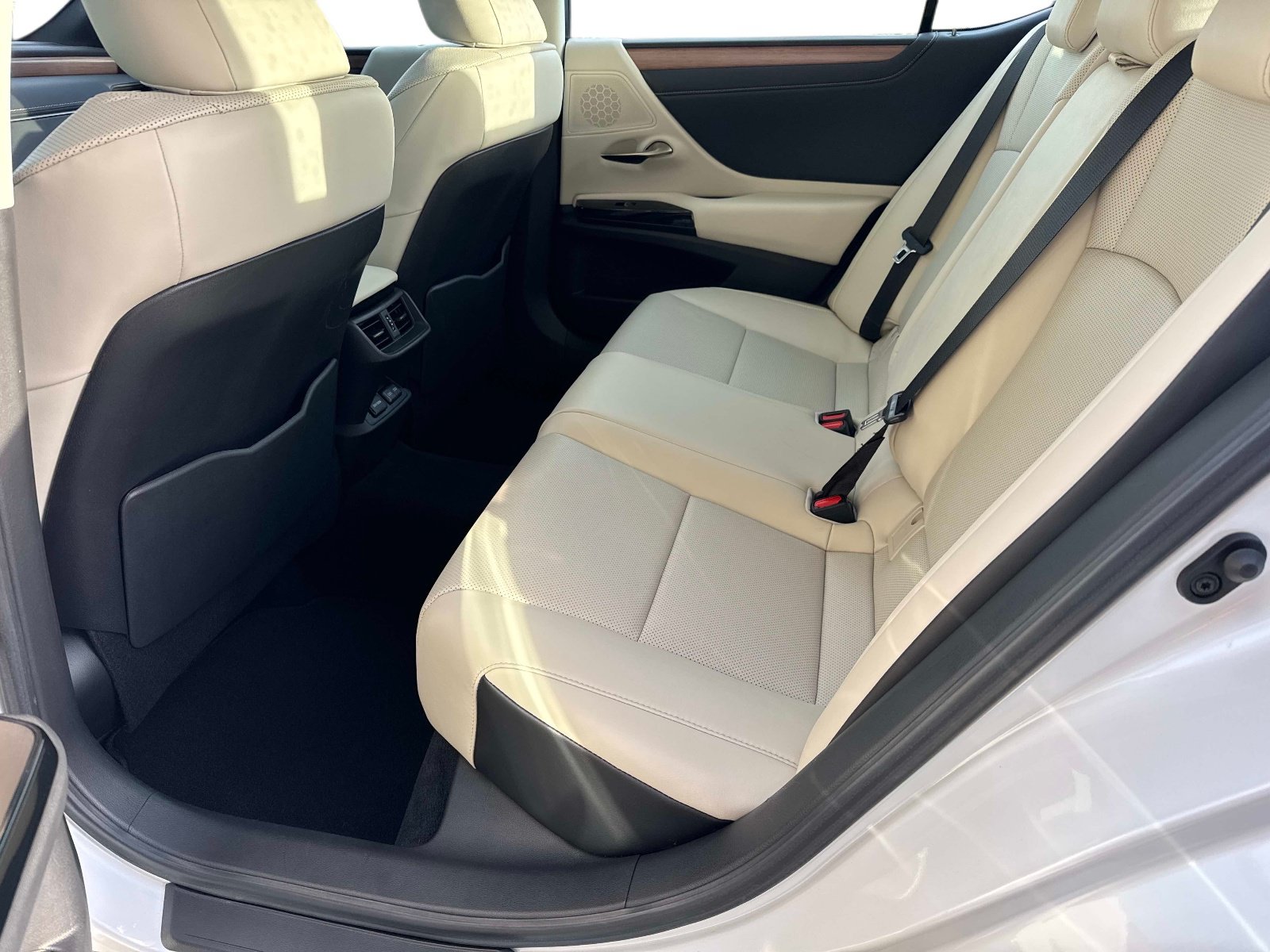 Used 2025 Lexus ES 350 w/ Premium Package FWD image 13