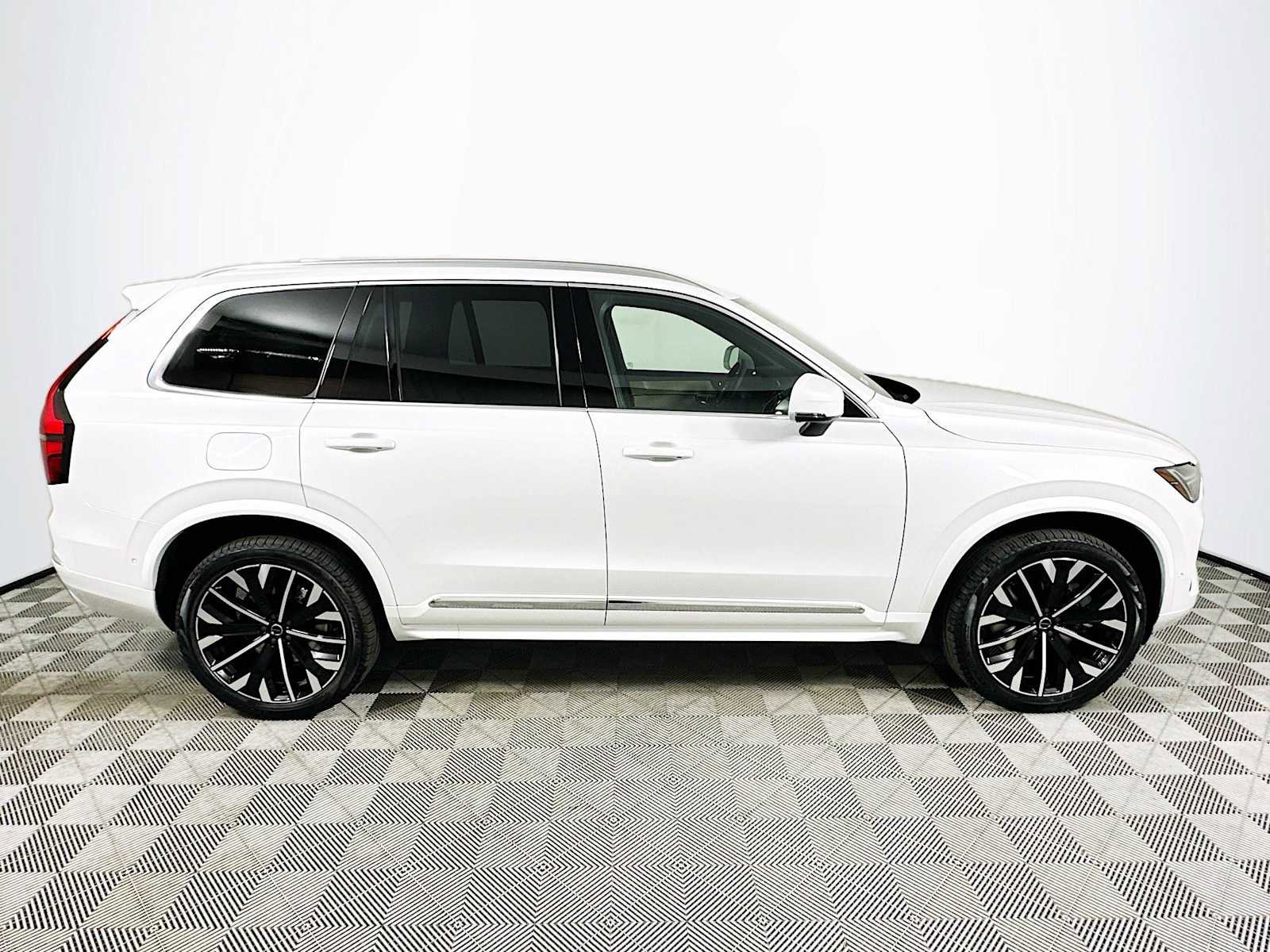 New 2026 Volvo XC90 T8 Plus image 8