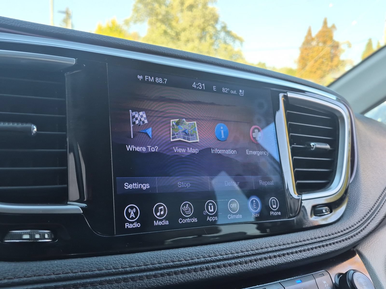 Used 2017 Chrysler Pacifica Limited FWD image 26