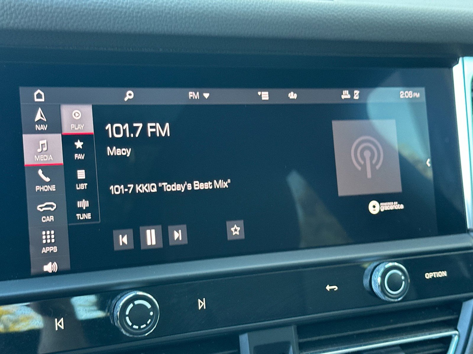 Used 2022 Porsche Macan w/ Premium Package Plus image 18