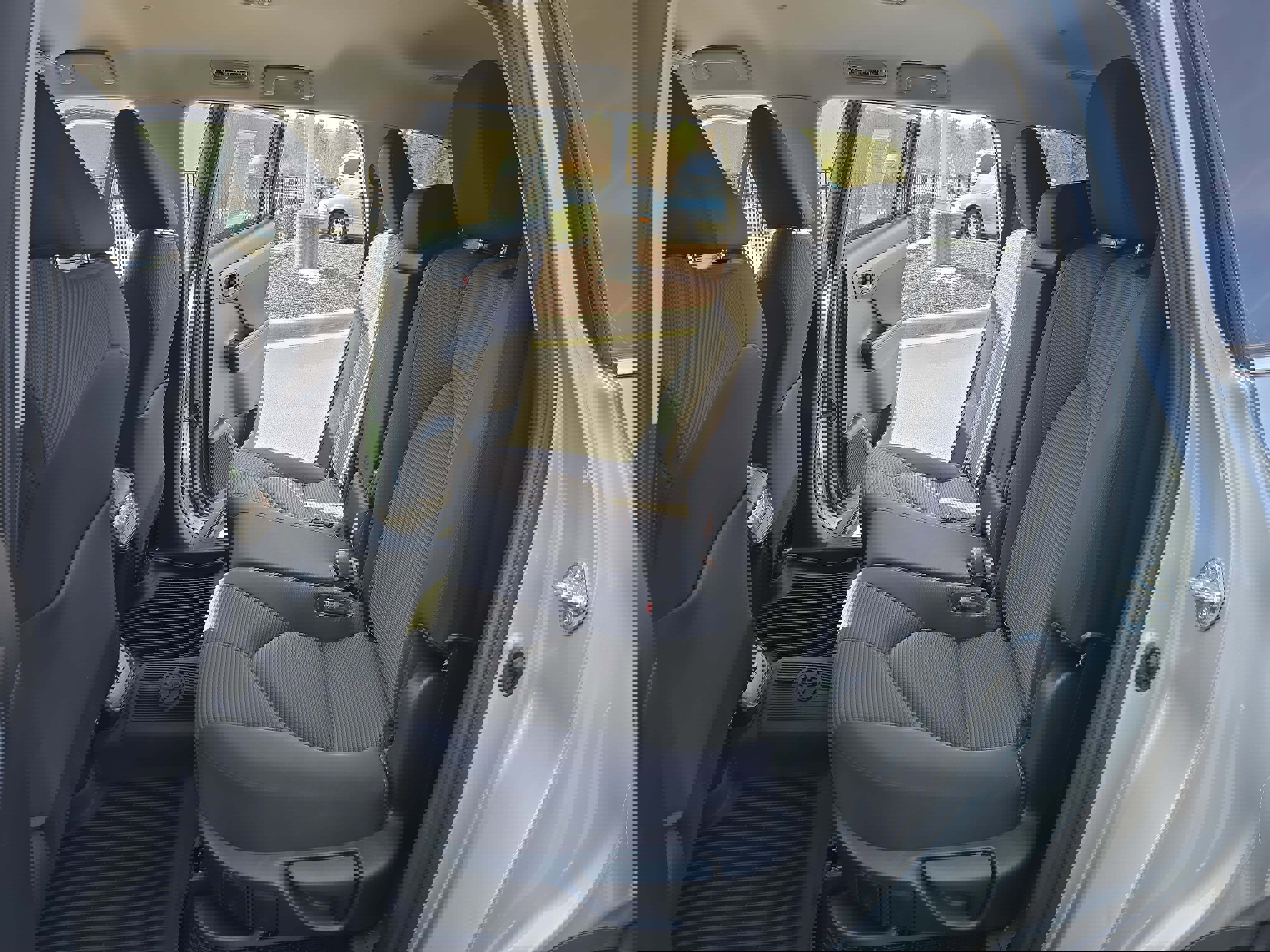 Used 2022 Toyota Highlander LE image 16