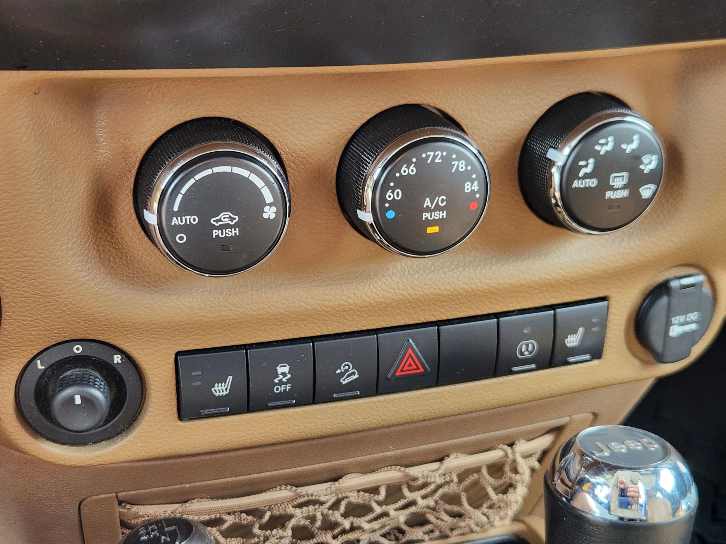 Used 2013 Jeep Wrangler Rubicon w/ Dual Top Group AWD/4WD image 27