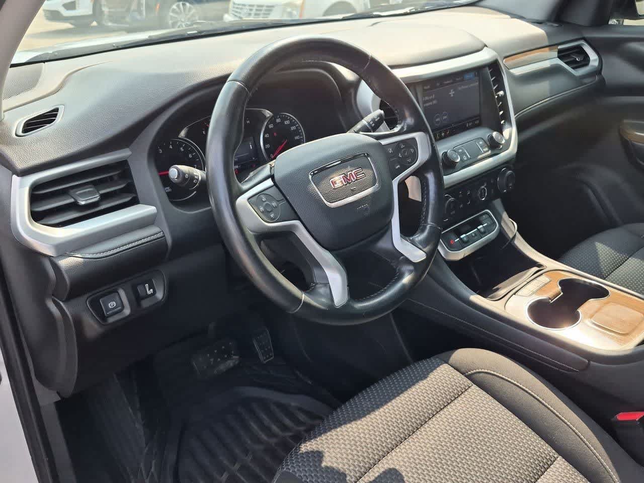 Used 2020 GMC Acadia SLE FWD image 2