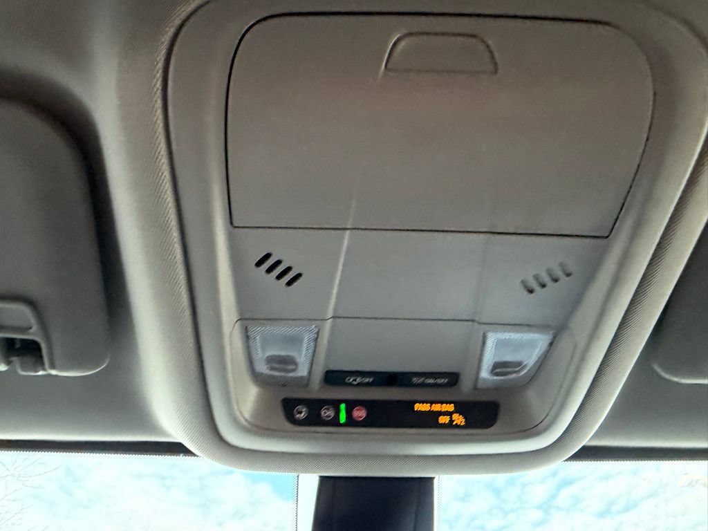 Used 2023 GMC Acadia SLE FWD image 25