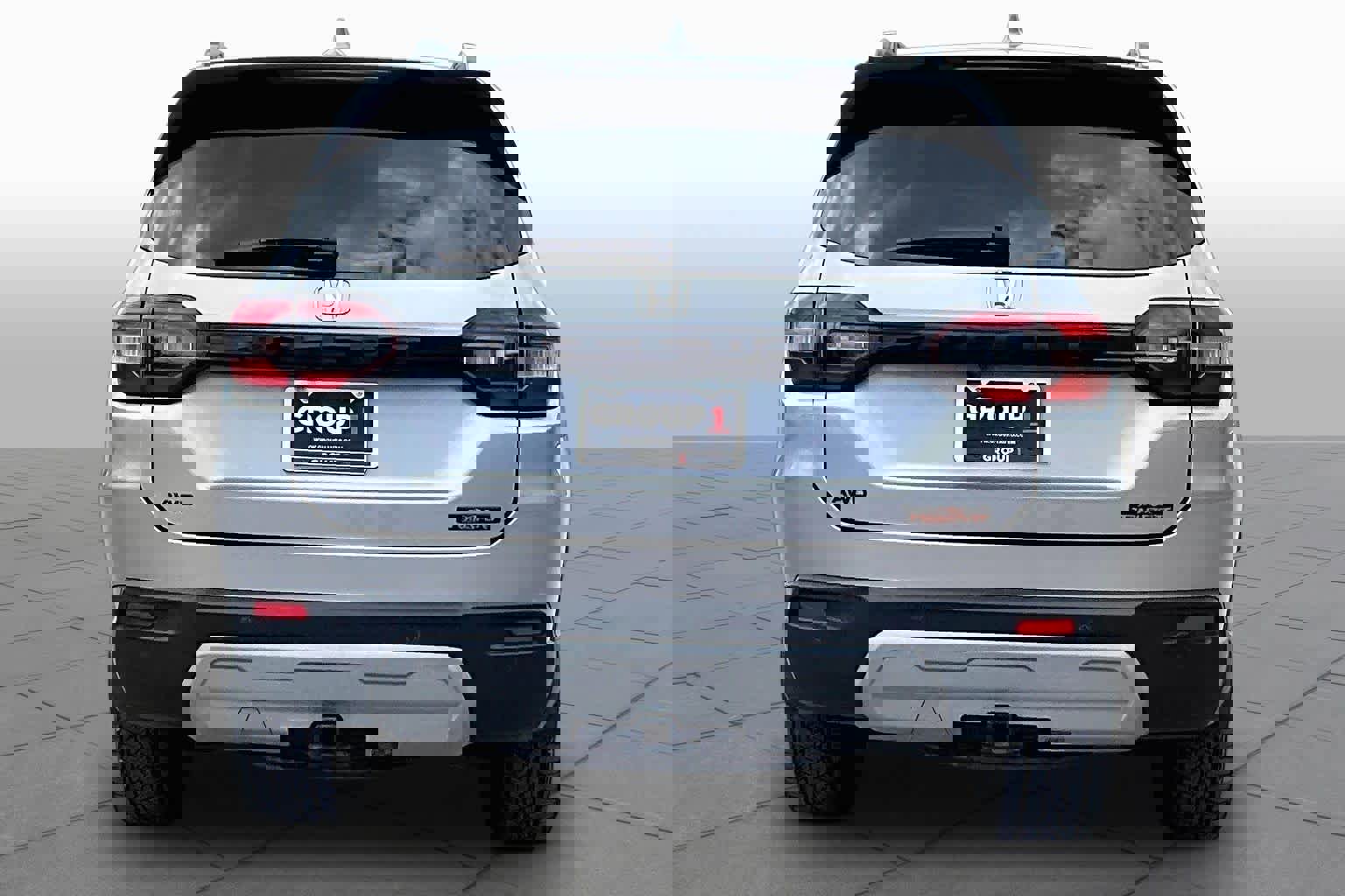 Used 2025 Honda Pilot TrailSport image 5