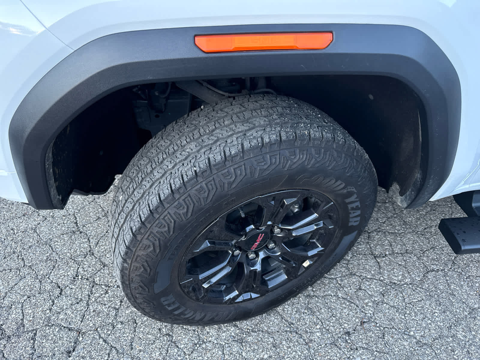 Used 2025 GMC Canyon Elevation w/ Convenience Package image 2