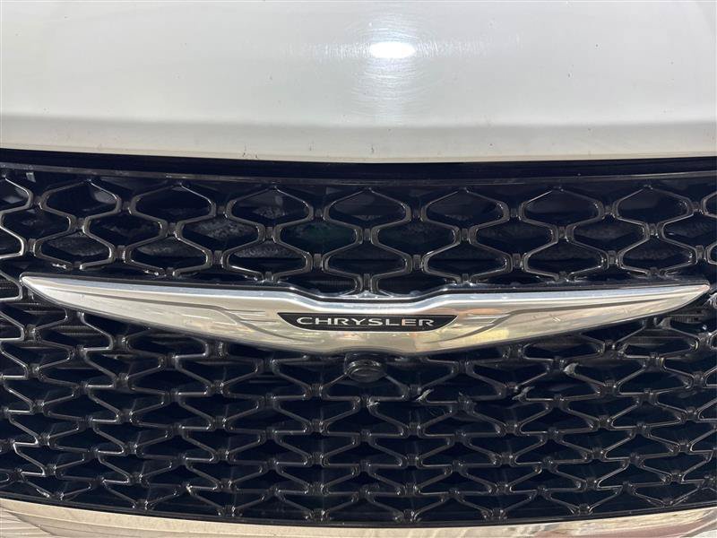 Used 2023 Chrysler Pacifica Touring-L FWD image 24