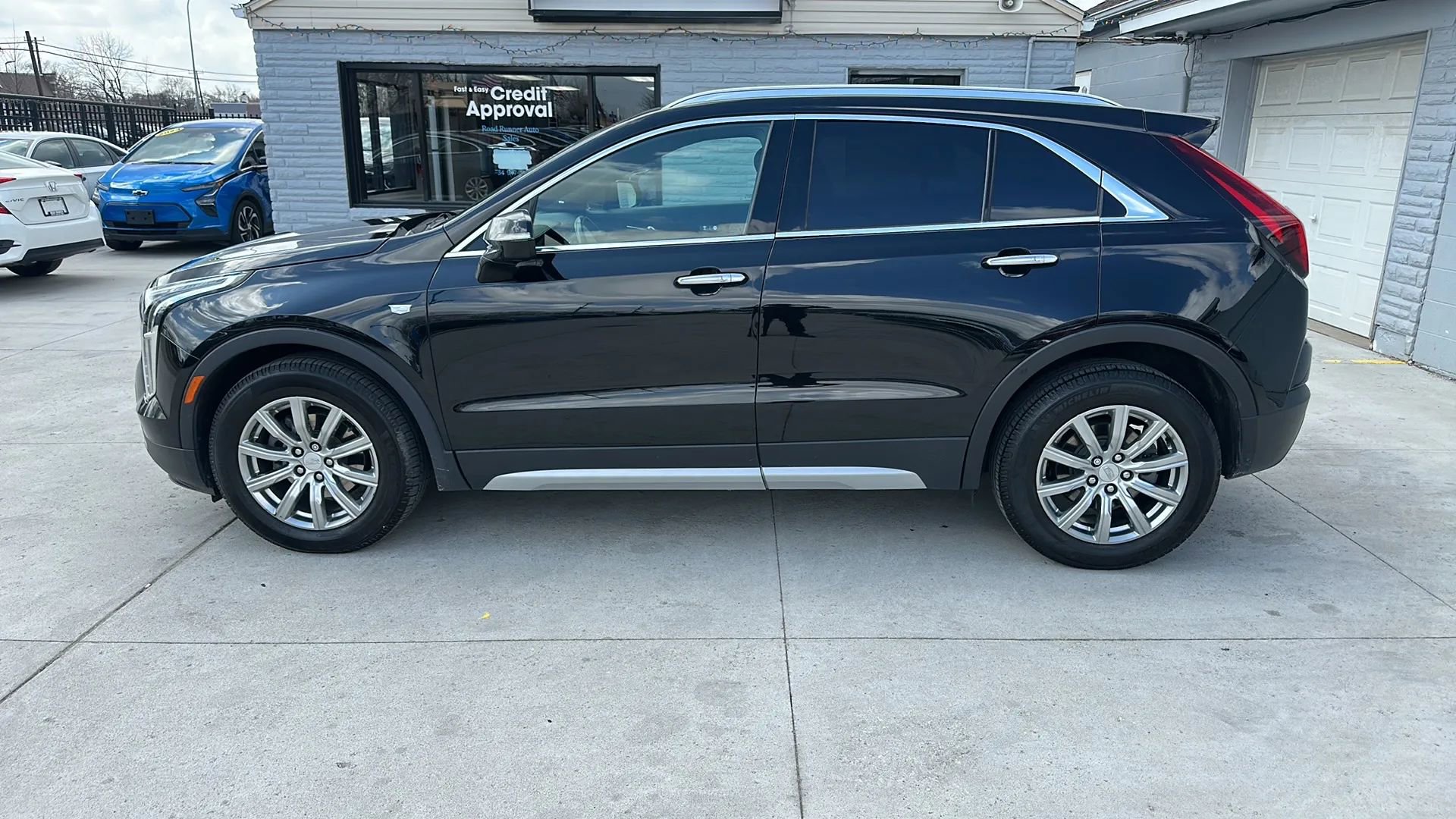 Used 2021 Cadillac XT4 Premium Luxury w/ Cold Weather Package image 8