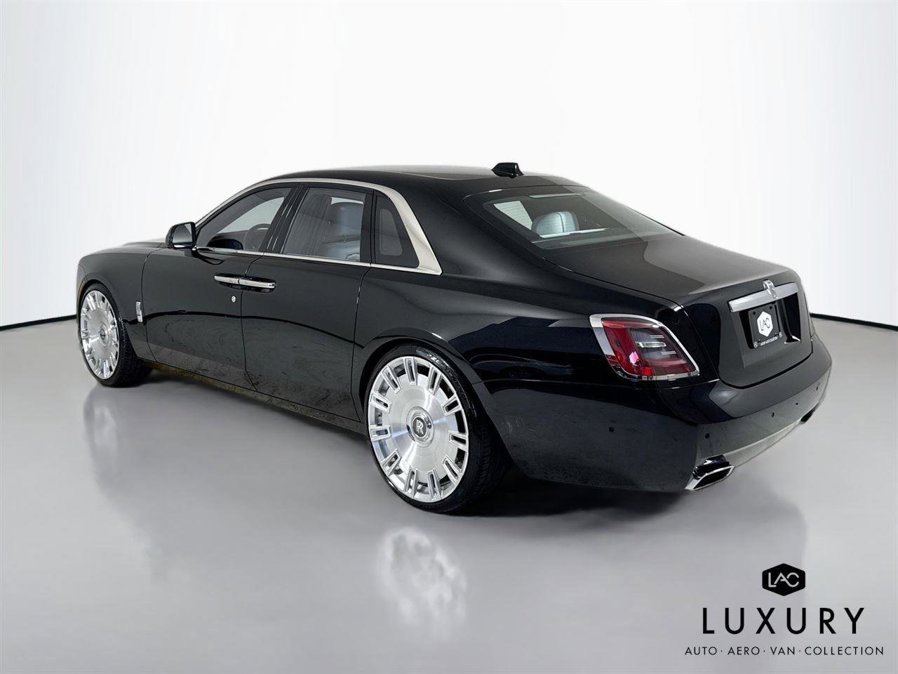 Used 2022 Rolls-Royce Ghost w/ Ghost Package image 8