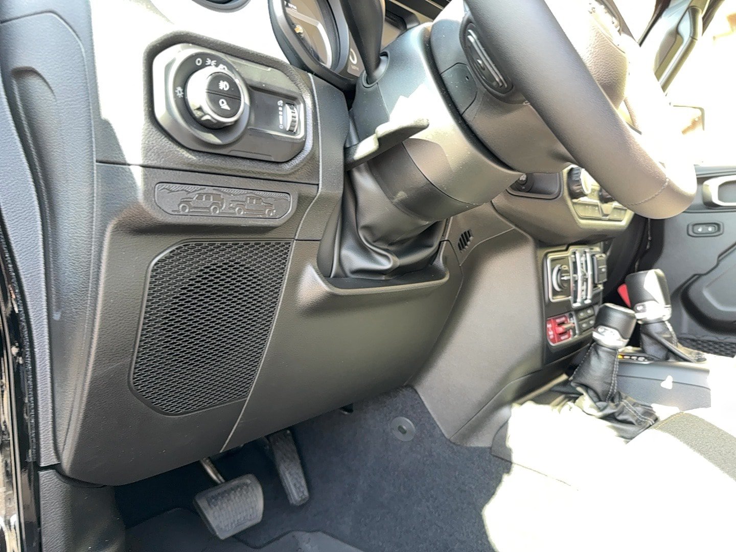 New 2025 Jeep Gladiator Sport AWD/4WD image 18