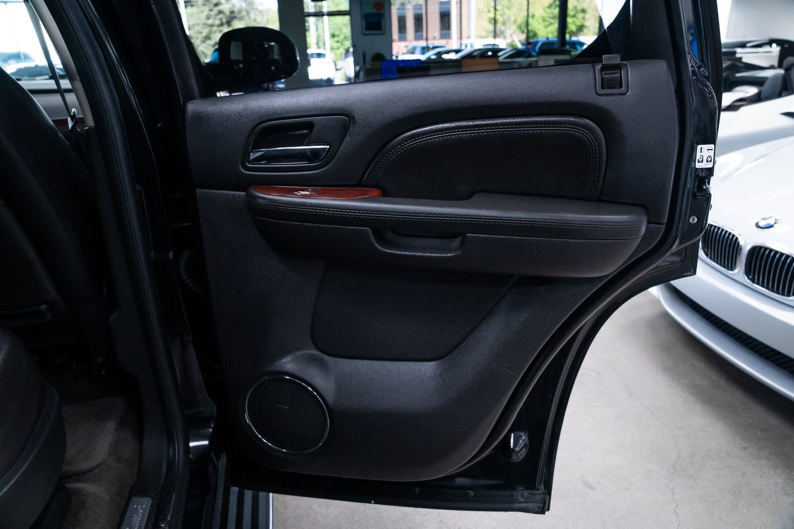 Used 2010 Cadillac Escalade 4WD Hybrid image 19