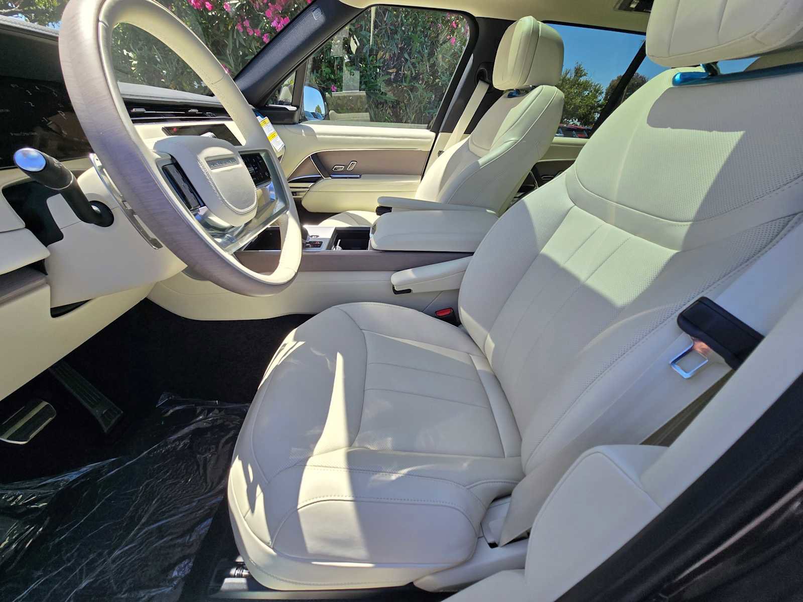 New 2025 Land Rover Range Rover SE image 25