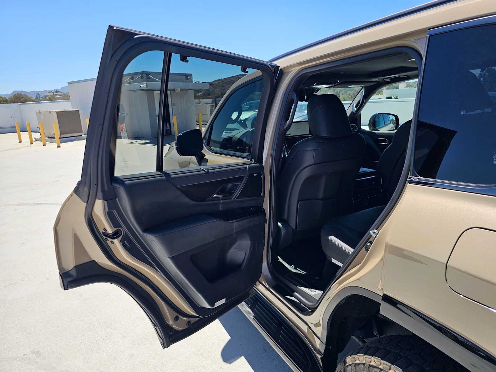 Certified 2025 Lexus LX 700h Overtrail AWD/4WD image 16