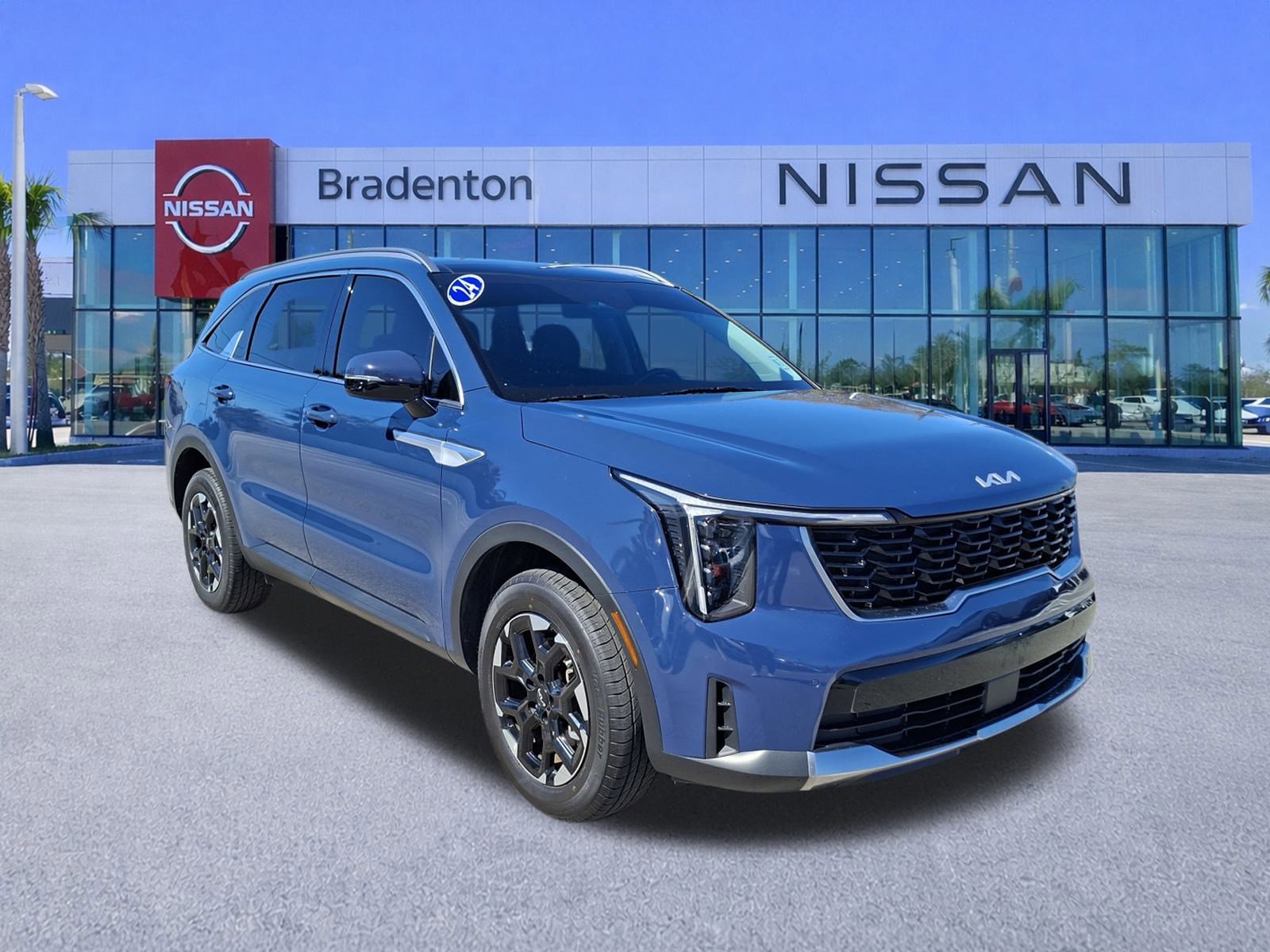 Used 2024 Kia Sorento S w/ Panoramic Sunroof Package image 3
