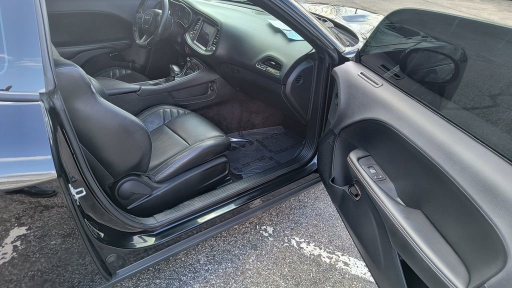 Used 2017 Dodge Challenger SRT Hellcat image 8