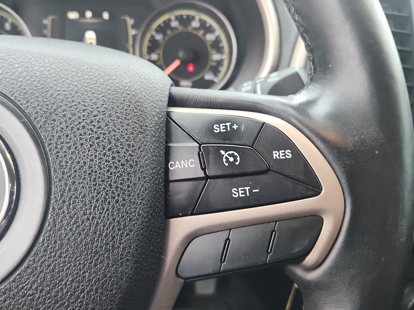 Used 2014 Jeep Cherokee Latitude w/ Cold Weather Group image 14