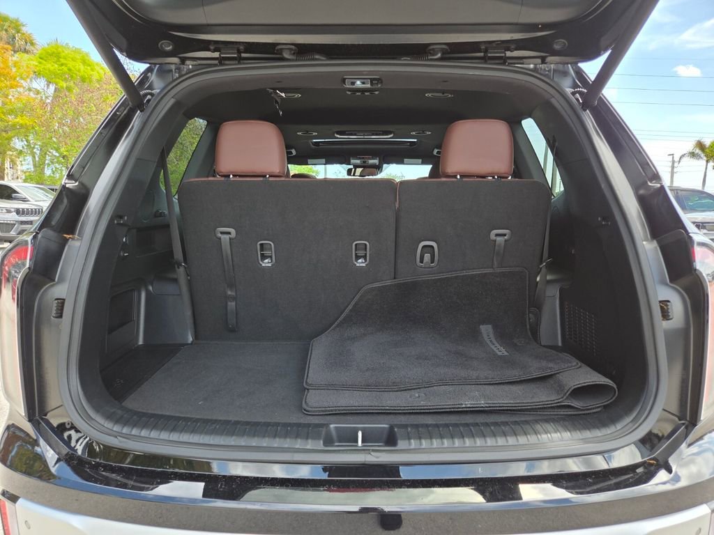 Used 2024 Kia Telluride EX w/ EX Captain's Chair Package FWD image 16