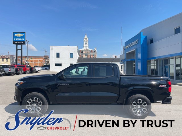 Used 2024 Chevrolet Colorado Z71 w/ Z71 Convenience Package 2
