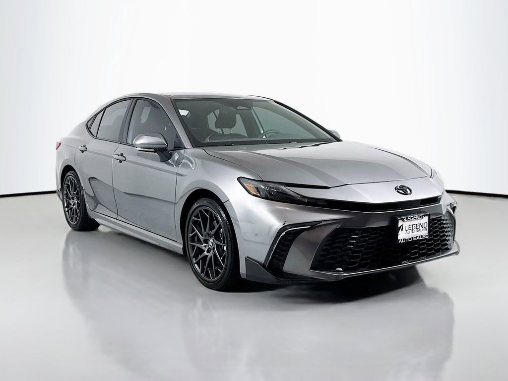 Used 2025 Toyota Camry SE FWD image 3