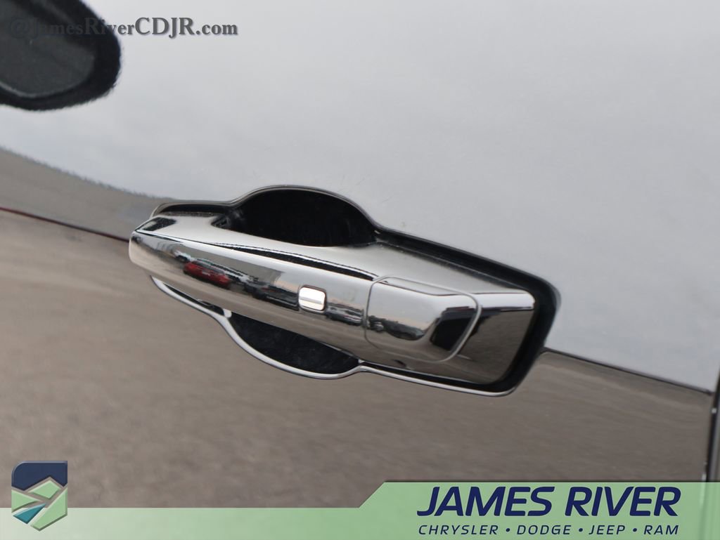 Used 2025 Buick Enclave Preferred image 21