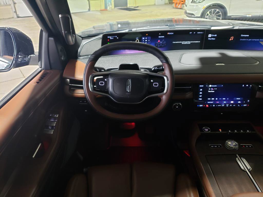 Used 2025 Lincoln Navigator L Reserve image 16