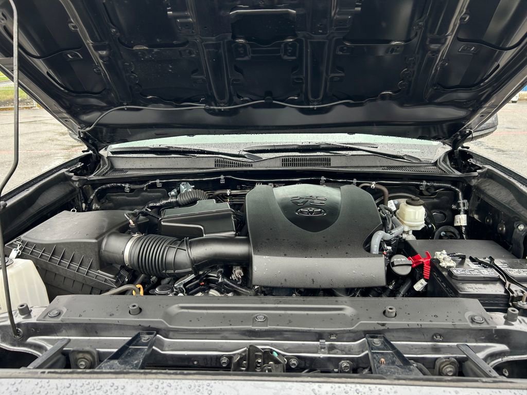 Used 2020 Toyota Tacoma SR5 AWD/4WD image 30