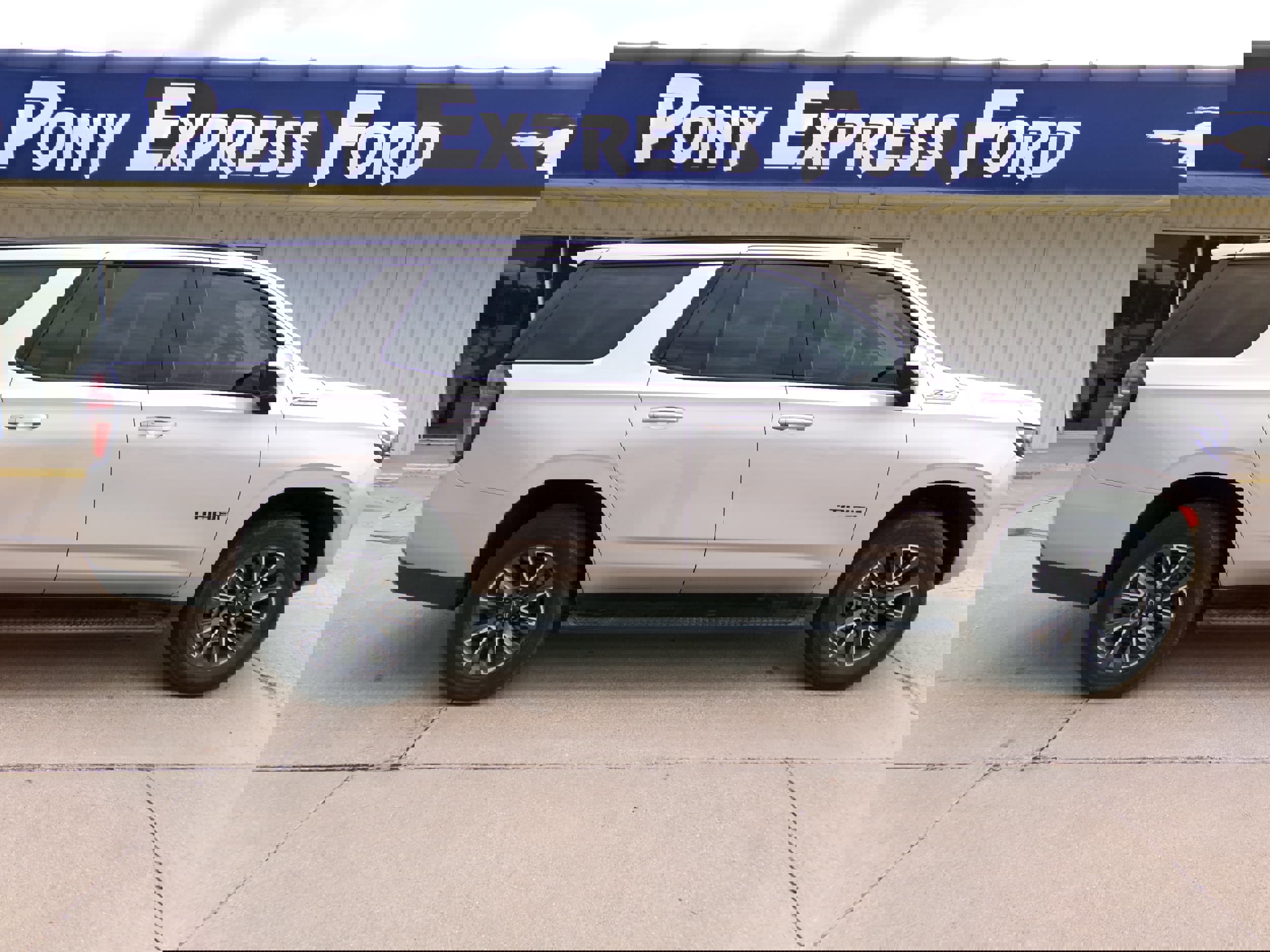 Used 2021 Chevrolet Tahoe Z71 image 2