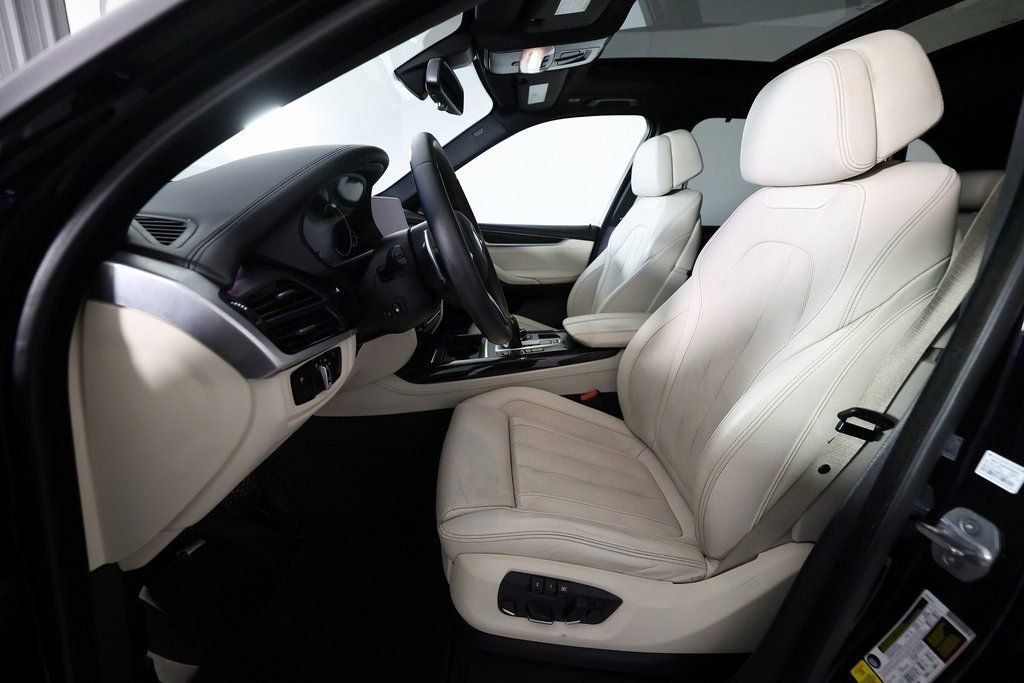 Used 2018 BMW X5 xDrive50i w/ M Sport Package image 15