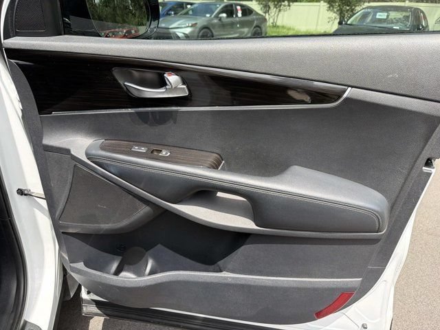 Used 2020 Kia Sorento LX FWD image 14