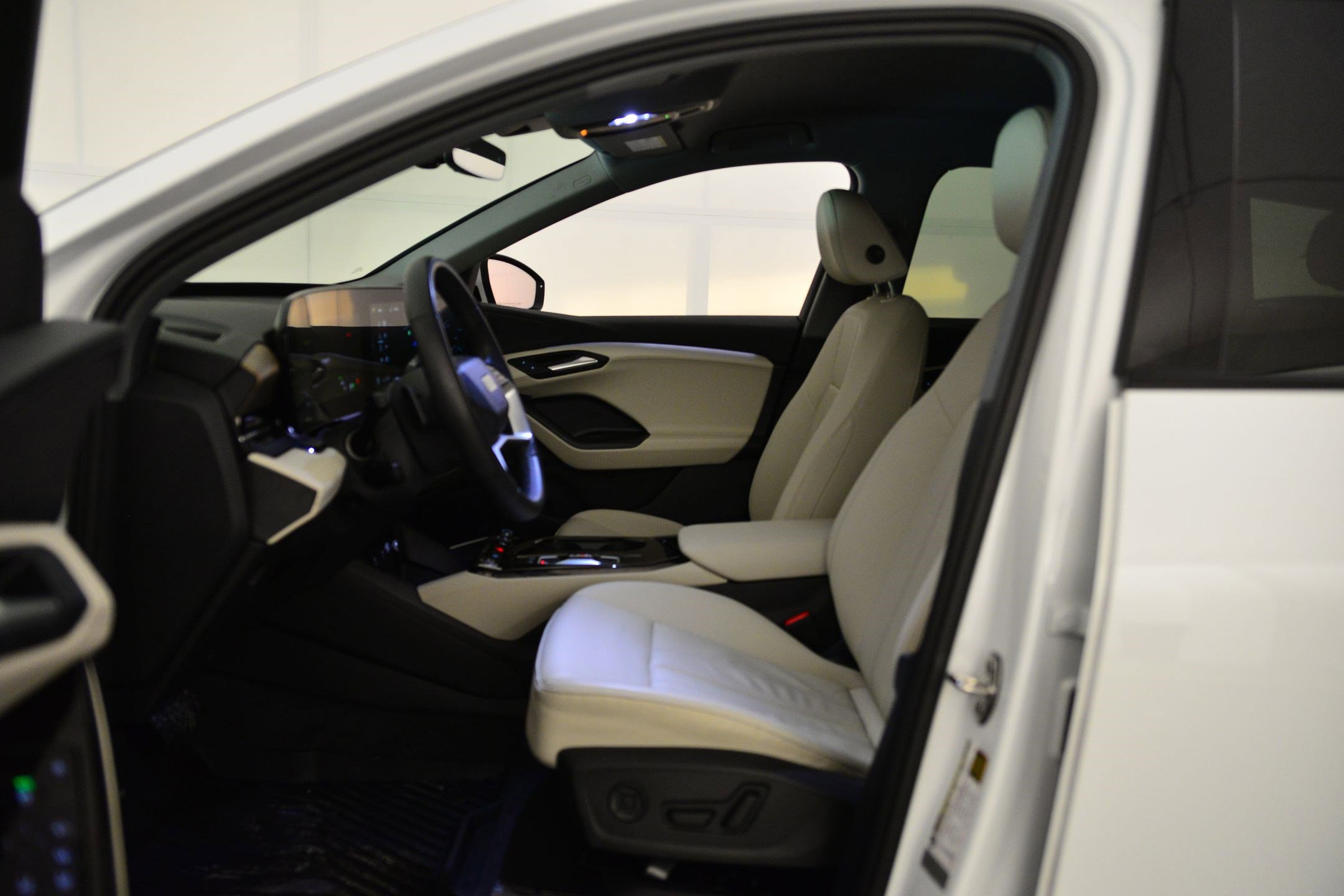Certified 2025 Audi Q6 e-tron Premium w/ Convenience Package image 24