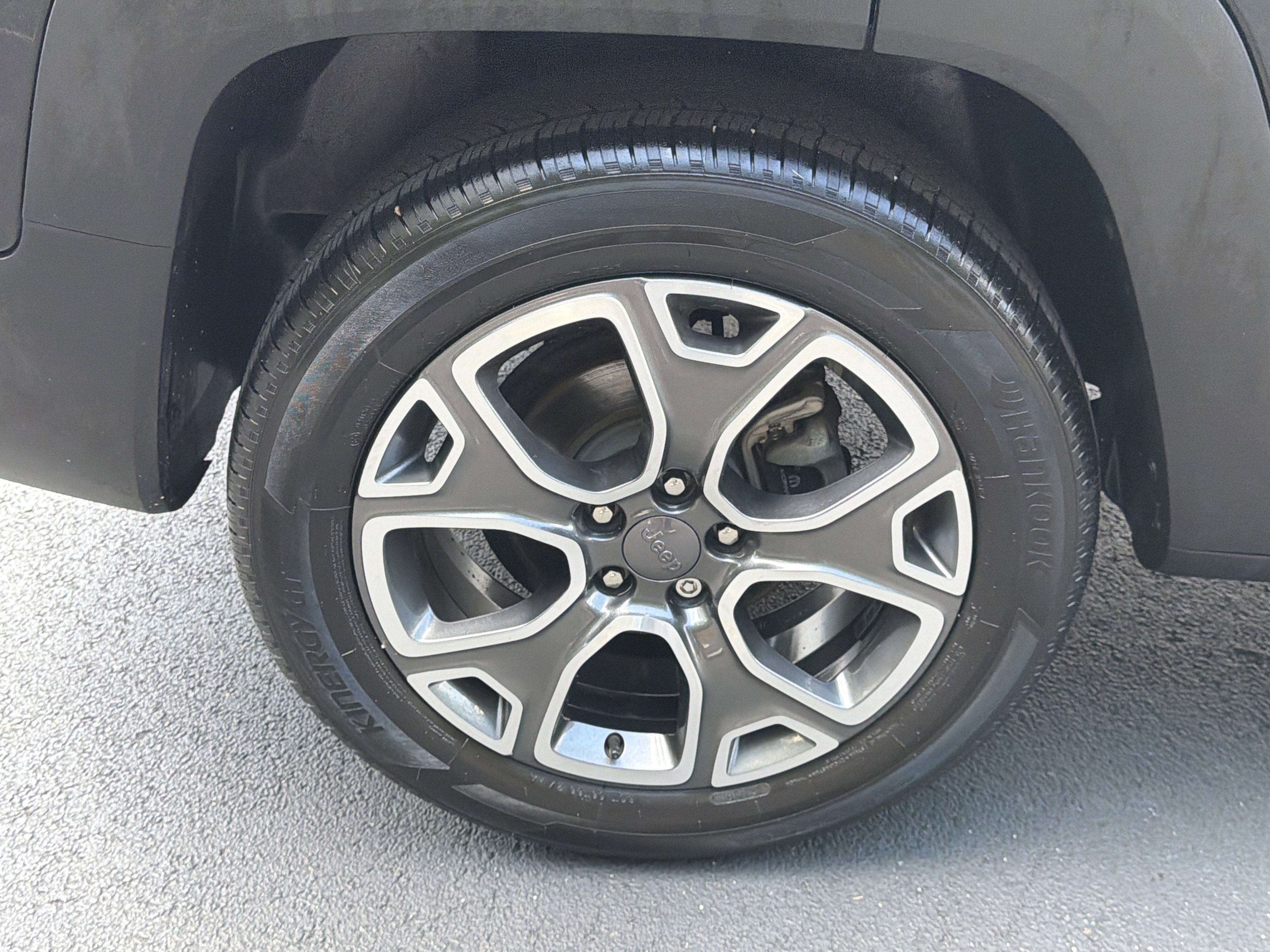 Used 2016 Jeep Renegade Limited FWD image 28
