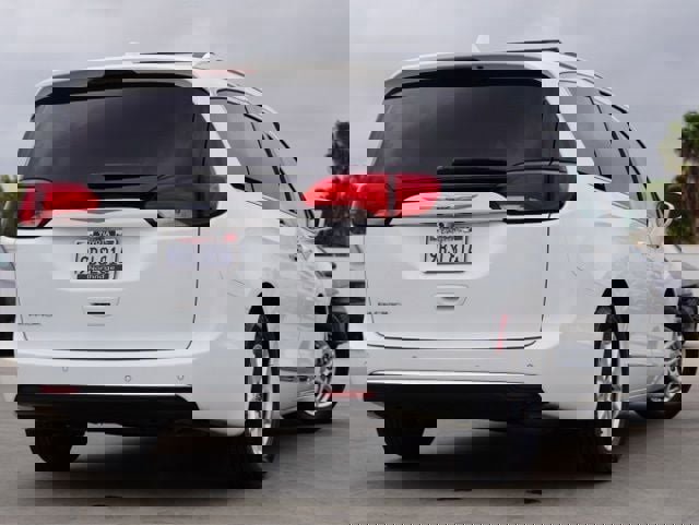 Used 2020 Chrysler Pacifica Touring-L image 6