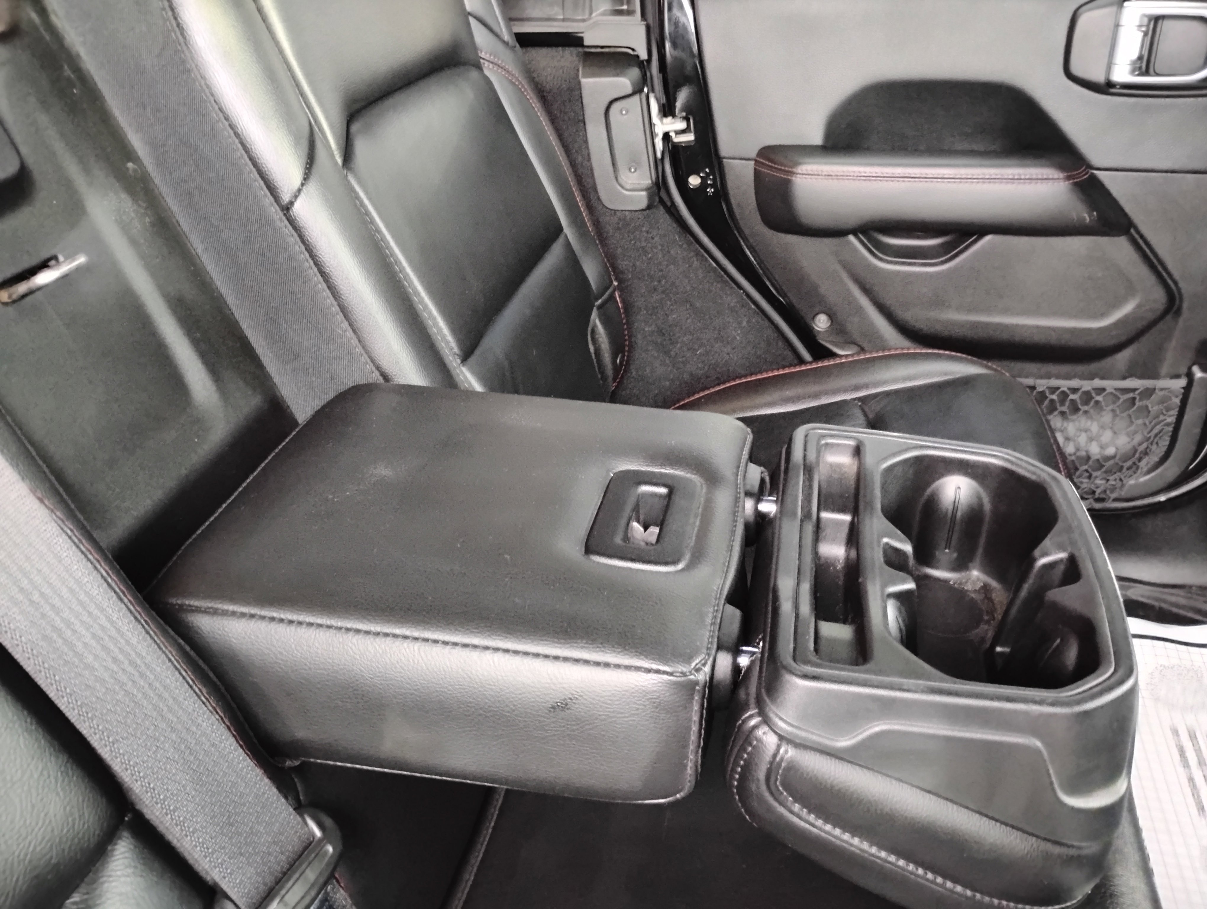 Used 2018 Jeep Wrangler Unlimited Rubicon image 18