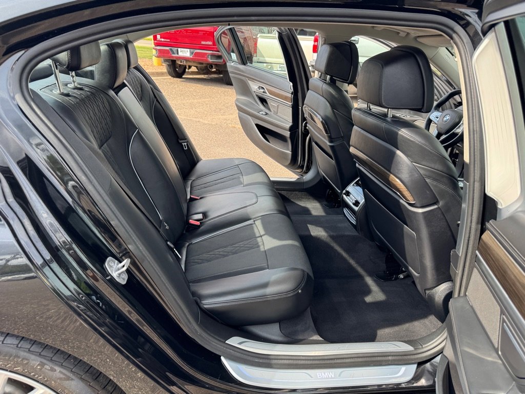 Used 2017 BMW 740i xDrive image 31
