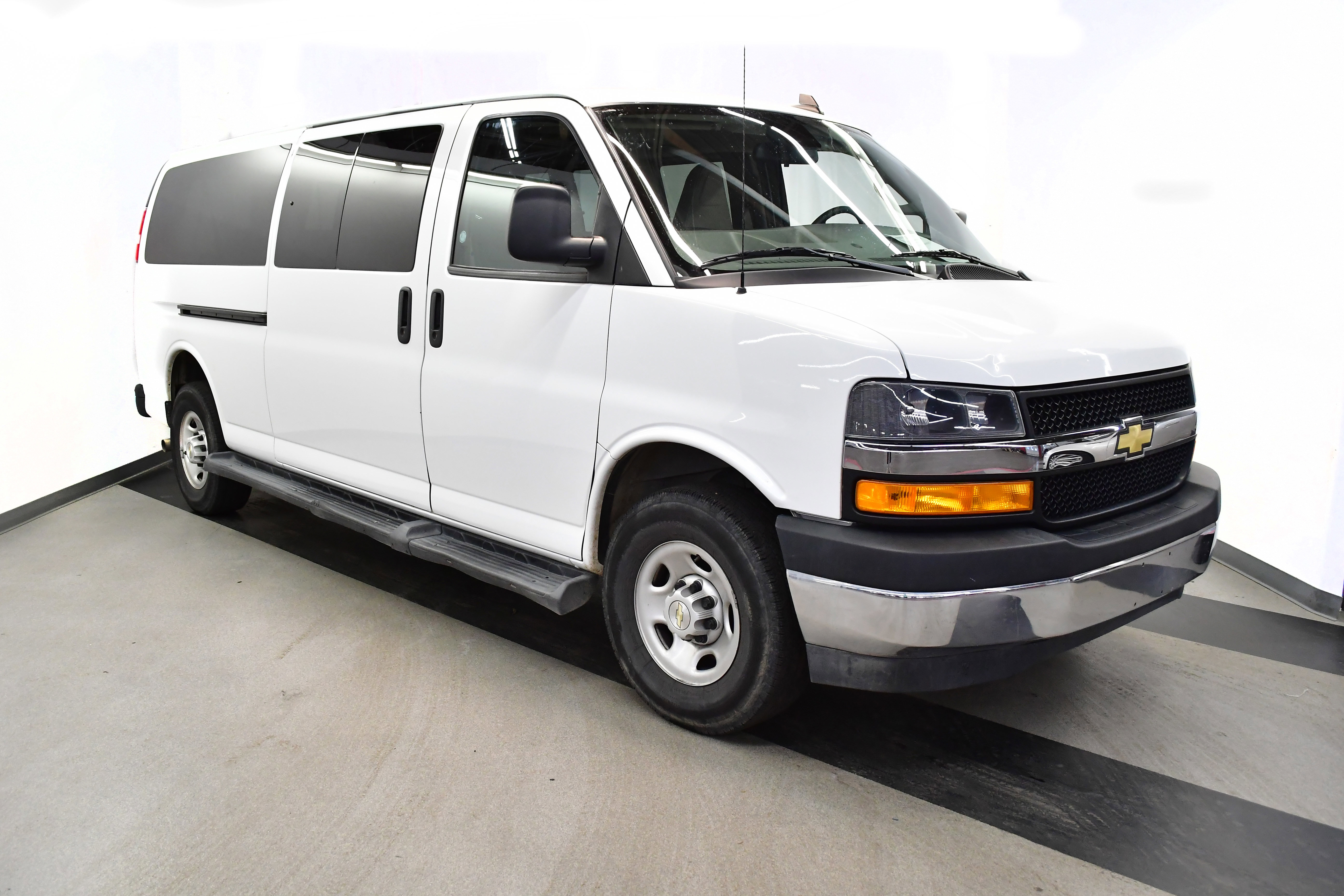 Used 2024 Chevrolet Express 3500 LT w/ LT Preferred Equipment Group image 2