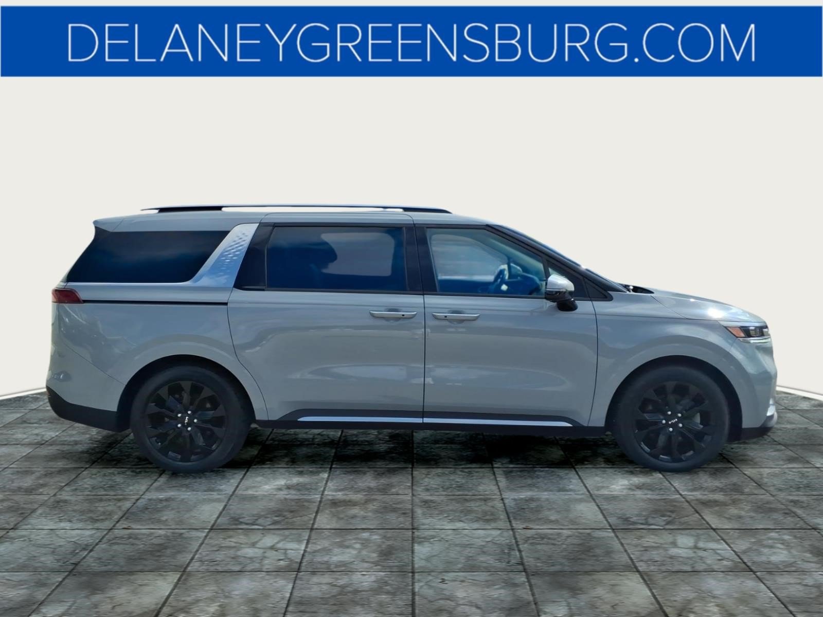 Used 2023 Kia Carnival SX Prestige FWD image 2