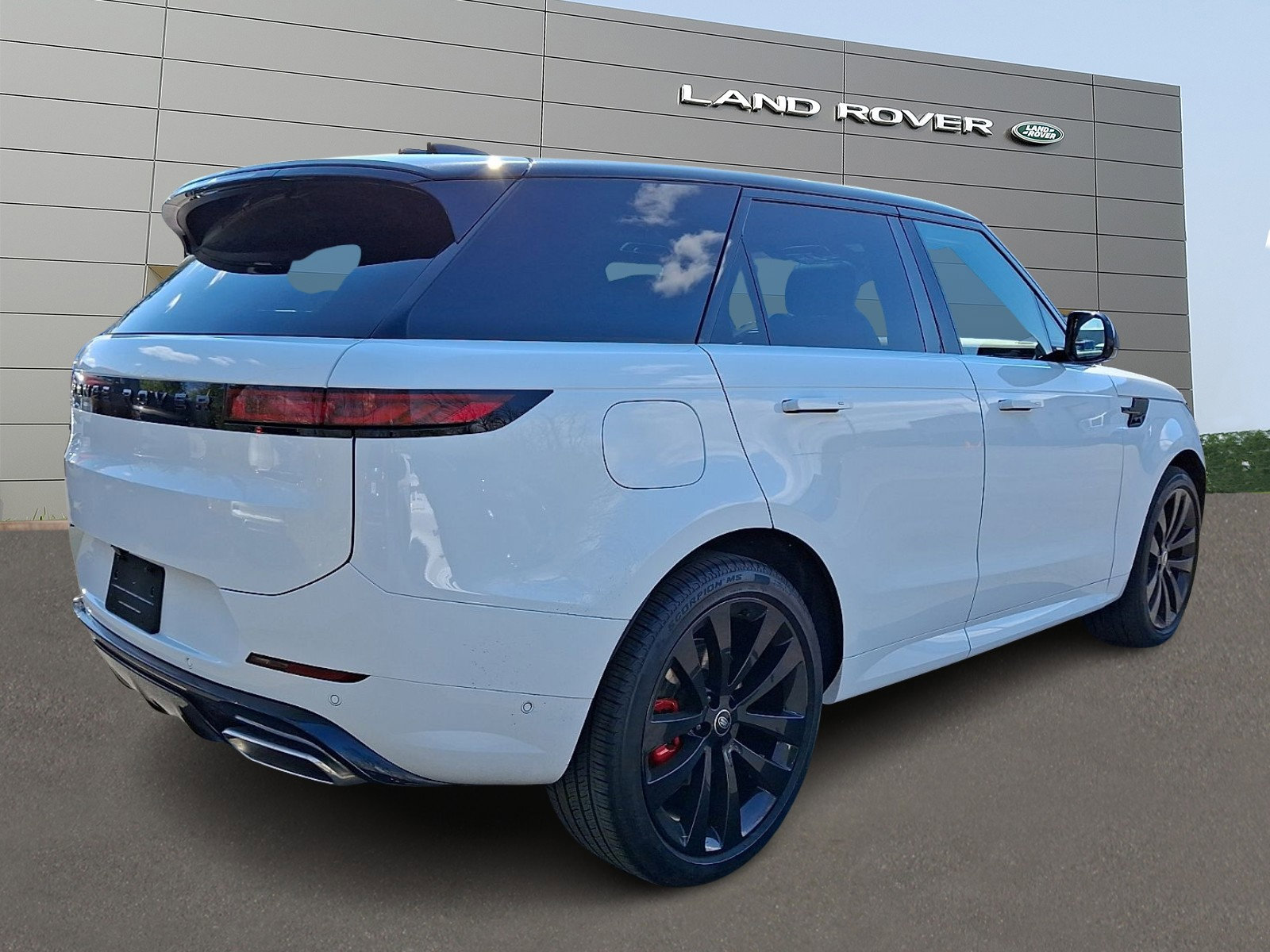 Used 2025 Land Rover Range Rover Sport Dynamic SE image 2