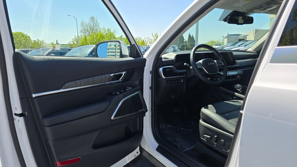 Used 2025 Kia Telluride EX w/ EX Captain's Chair Package AWD/4WD image 20