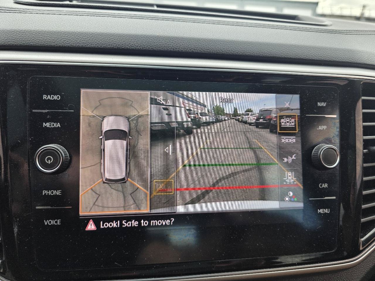 Used 2018 Volkswagen Atlas SEL Premium AWD/4WD image 24