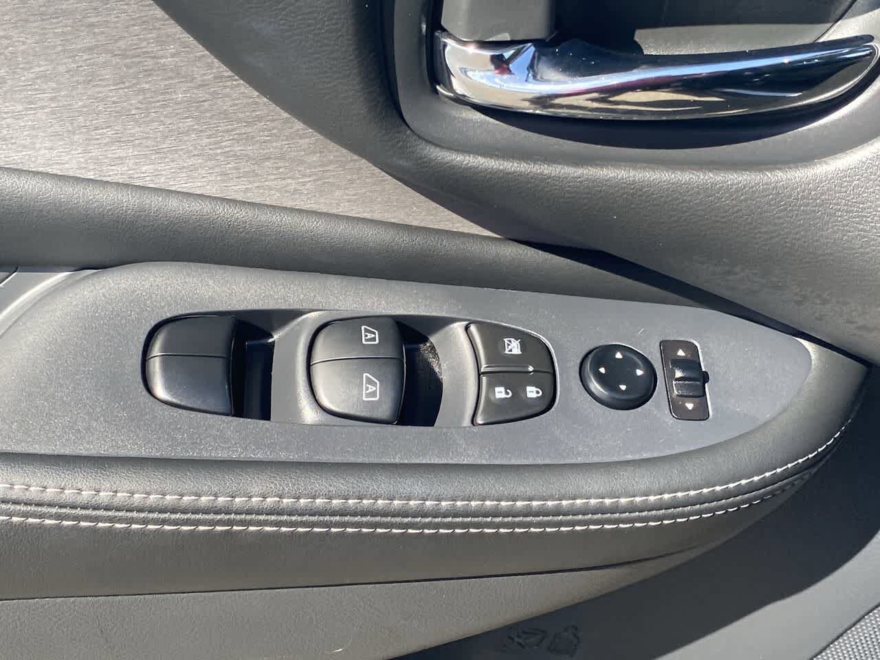 Used 2024 Nissan Murano SV FWD image 13
