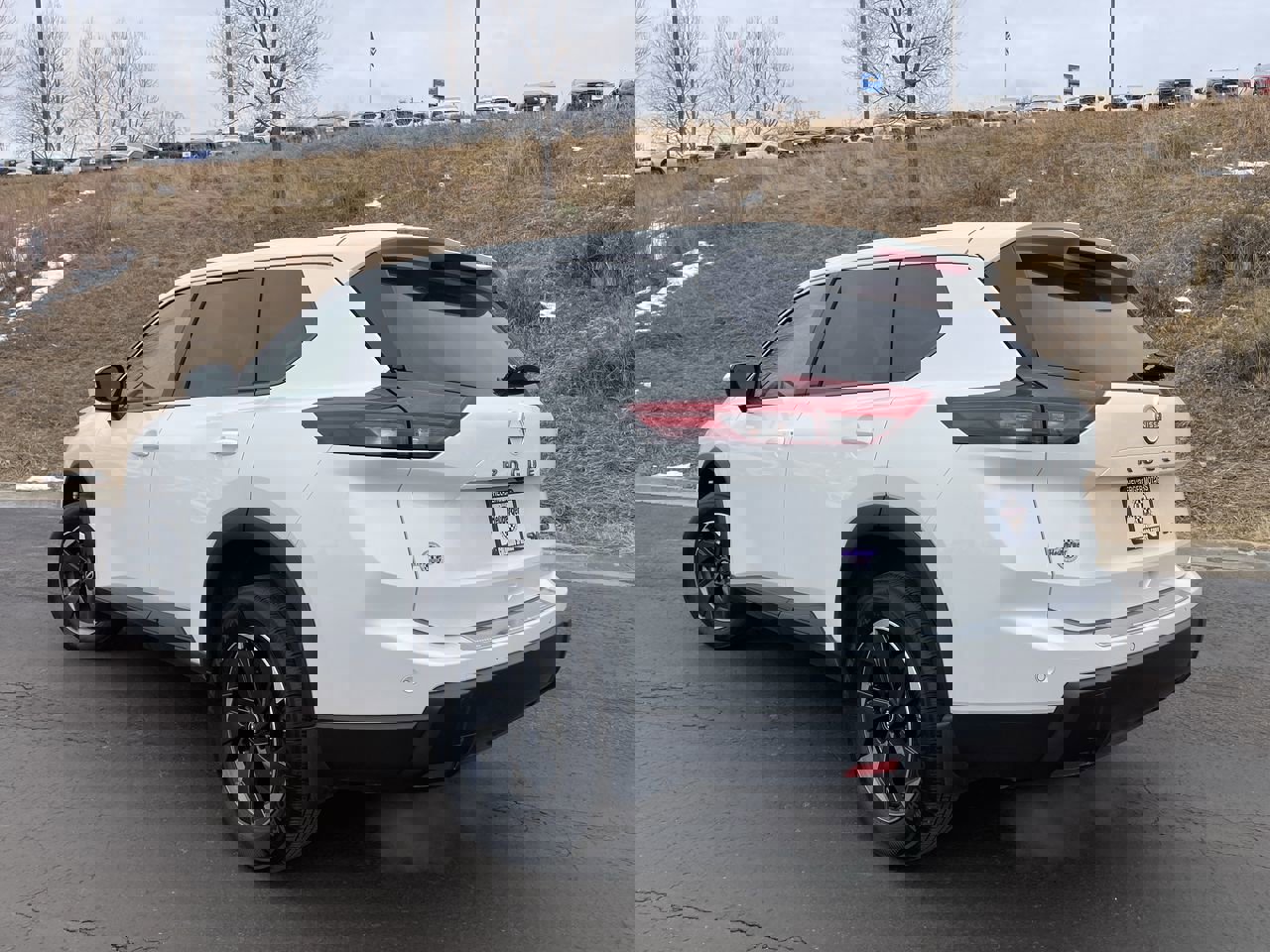 Used 2024 Nissan Rogue SV image 5