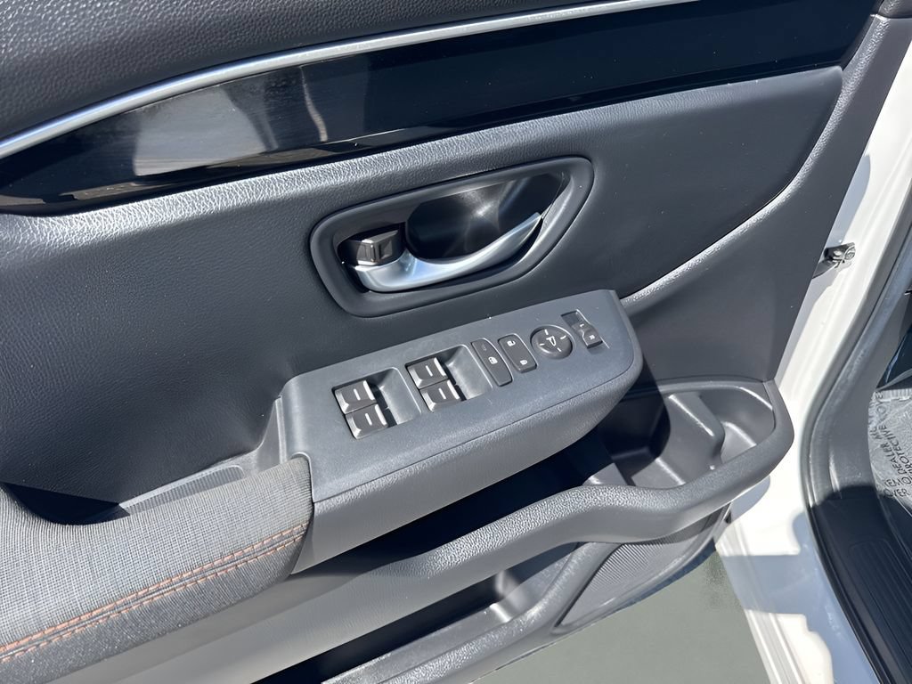 Used 2025 Honda Pilot Sport image 25