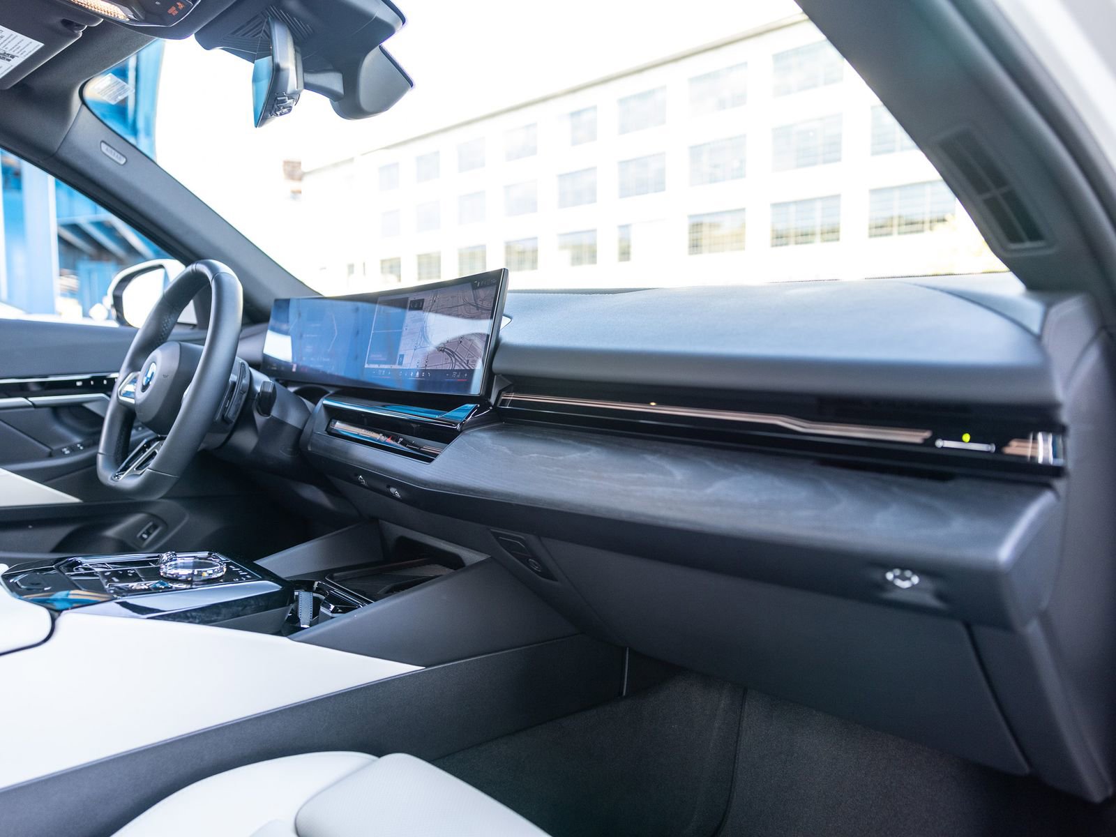 Used 2024 BMW 530i w/ Executive Package image 28